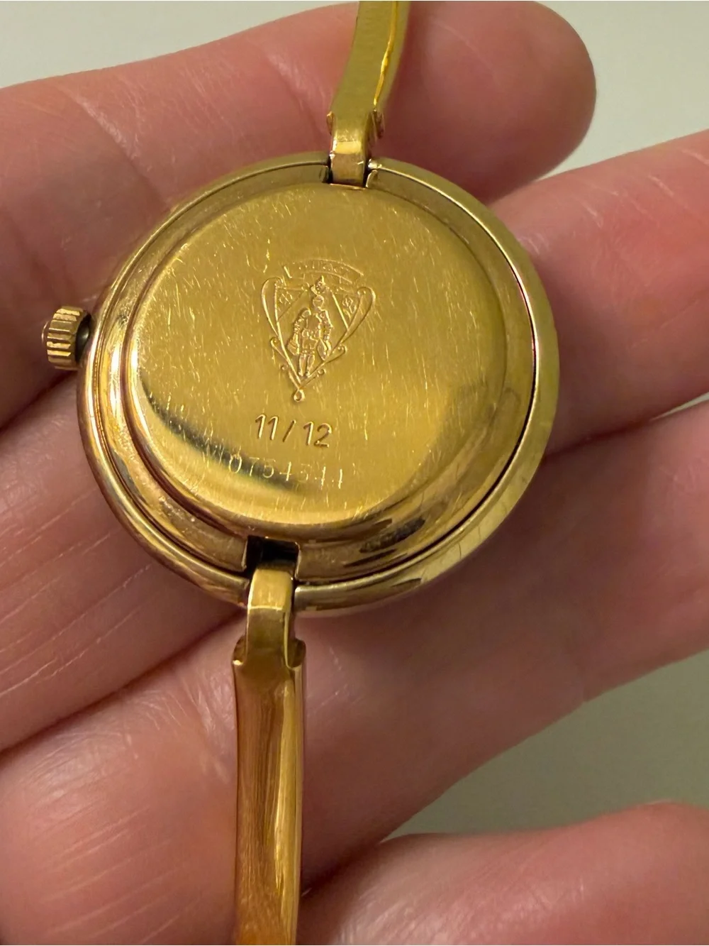 NEAR MINT “Beautiful ”~Gucci Interchangeable (12) Bezel Watch With Box/Paper